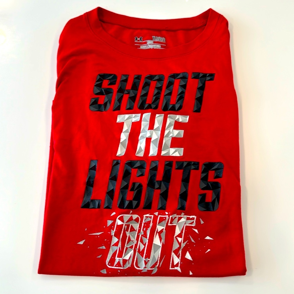 UA graphic tee size L